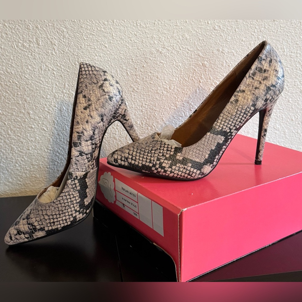 Charlotte Russe Philipa _ Faux Snake Neutral _Women’s size 9